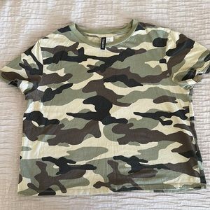 H&m divided printed tshirt
